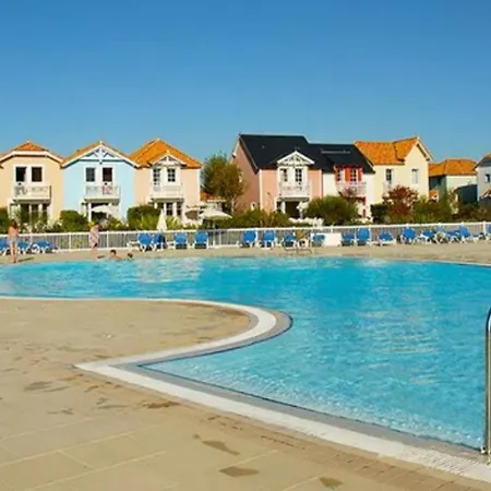 Holiday home Les Bosquets 3 - Piscine Chauffee Talmont-Saint-Hilaire